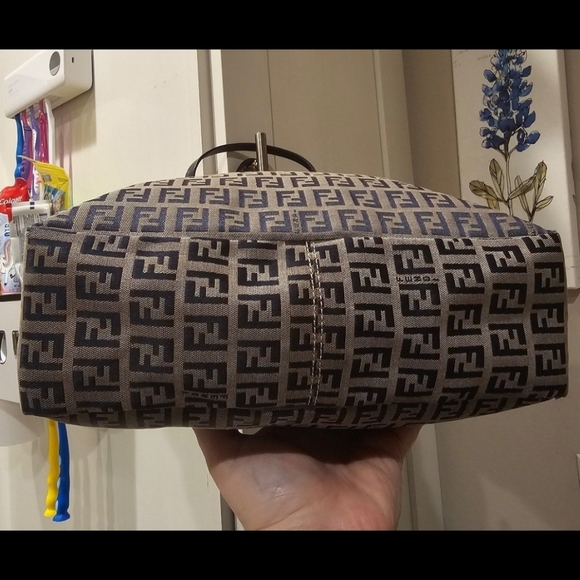 ***SOLD!!*** Fendi Zucca Totebag! COA included - Picture 6 of 13